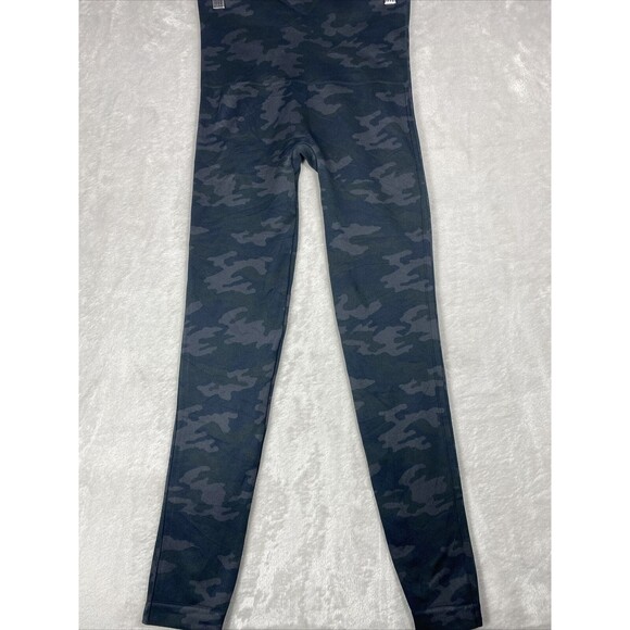 SPANX Look At Me Now Seamless Camo Leggings Black‎ Camouflage Size Medium - Picture 1 of 8